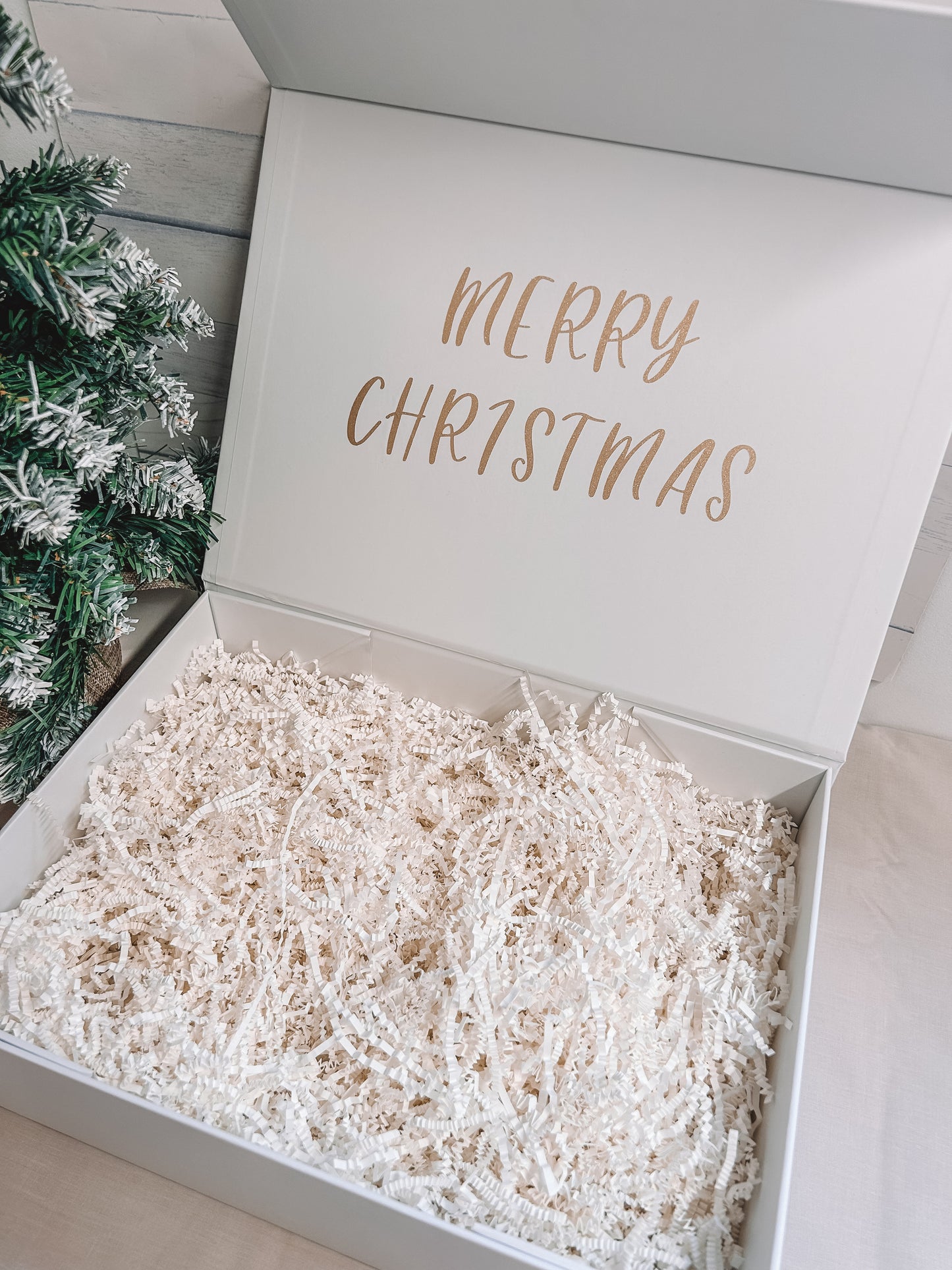 Magnetic Box with Merry Christmas On The Inside